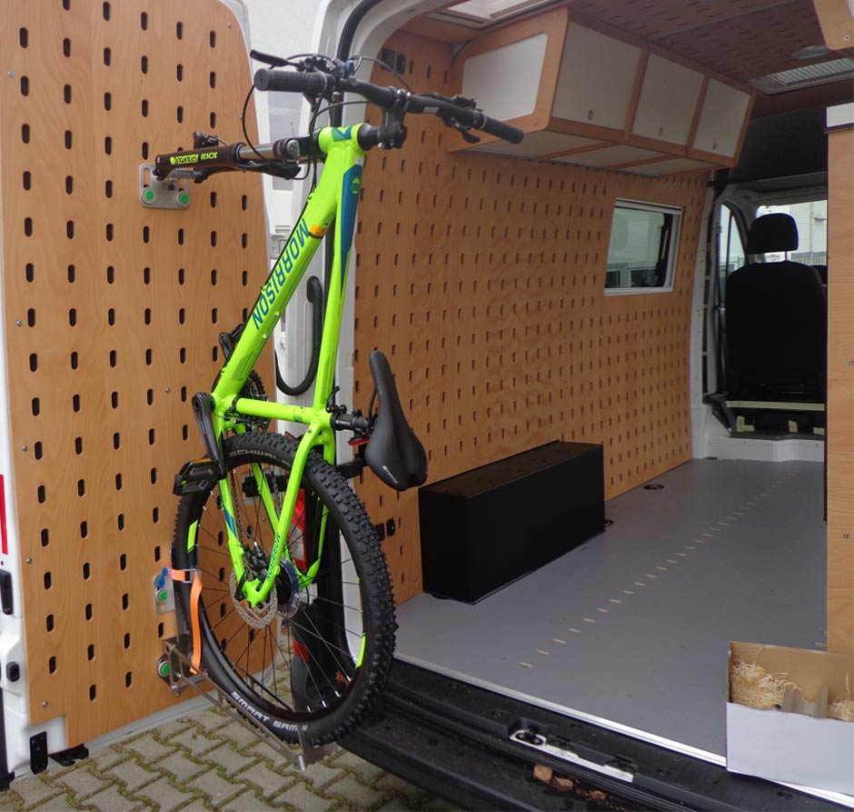 Fahrradhalter-System für Wohnmobil-Heckgarage und Anhänger